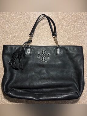 Tory Burch Thea Logo Pebbled Leather Tote Handbag Bag Charm Black Gold